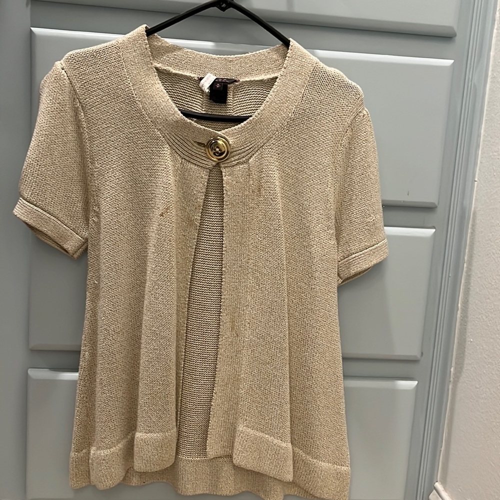 Fun gold metallic knit short sleeve sweater with large gold button